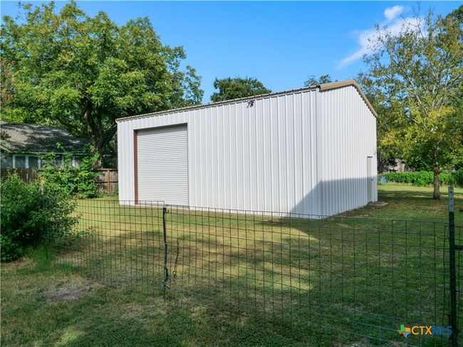 205 Hubbard Street, House other with 5 bedrooms, 3 bathrooms and null parking in Yoakum TX | Image 38