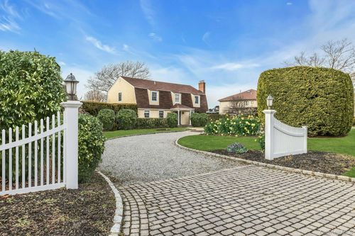26 Oak Ln, Hampton Bays, NY, 11946-3323 | Card Image