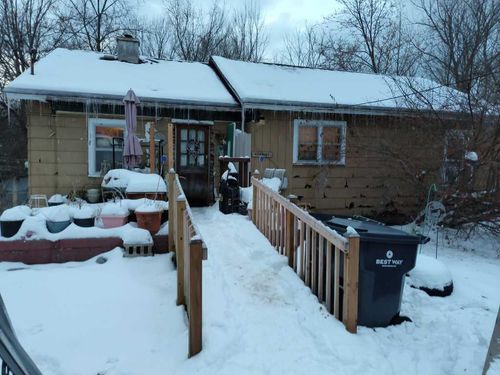 2064 Coloma Rd, Benton Harbor, MI, 49022-9572 | Card Image