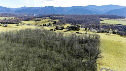 16 Lee Hwy N, RAPHINE, VA, 24472 | Card Image