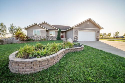 580 Canyon Ln Nw, Eyota, MN, 55934-2934 | Card Image