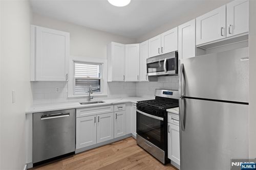 3 Edison Pl, East Rutherford, NJ, 07073-1806 | Card Image