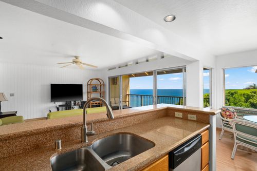 228-5300 Ka Haku Rd, PRINCEVILLE, HI, 96722-5206 | Card Image