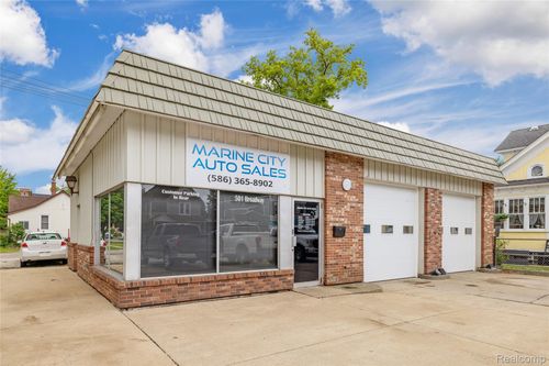 501 Broadway St, Marine City, MI, 48039-1611 | Card Image