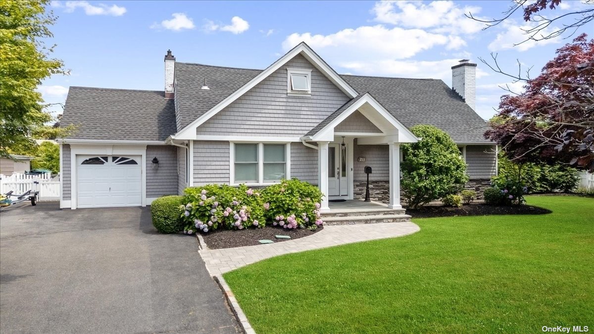 Eaton Ln, West Islip, NY 11795