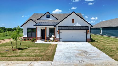 8516 E El Paso St, Broken Arrow, OK, 74014 | Card Image