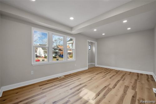 13332 Maiden St, Detroit, MI, 48213-2023 | Card Image