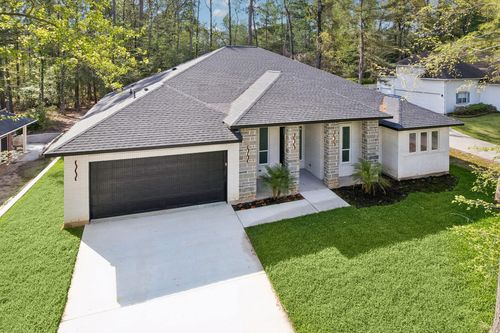 2405 W Green Briar Dr, Huntsville, TX, 77340 | Card Image