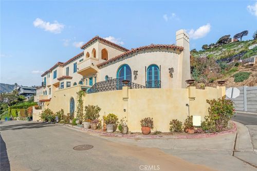 17501 Castellammare Dr, Pacific Palisades, CA, 90272-4172 | Card Image