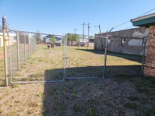 121 E Main St, Geary, OK, 73040-2421 | Card Image