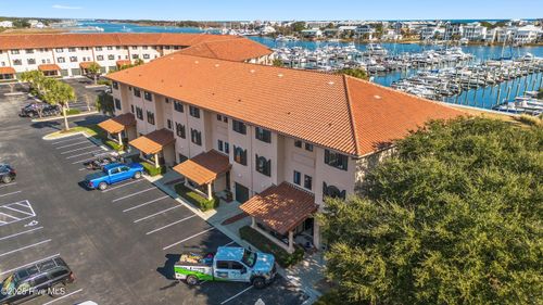 130 Spencer Farlow Dr, Carolina Beach, NC, 28428-4035 | Card Image