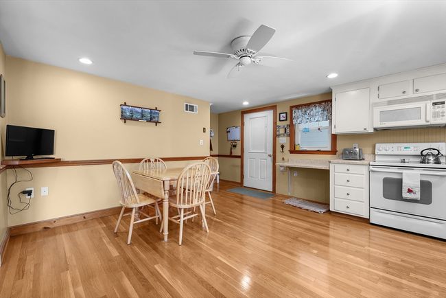 6 Garden St, House other with 3 bedrooms, 2 bathrooms and 3 parking in Woburn MA | Image 8
