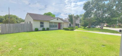 5501 Huisache St, Houston, TX, 77081-6620 | Card Image