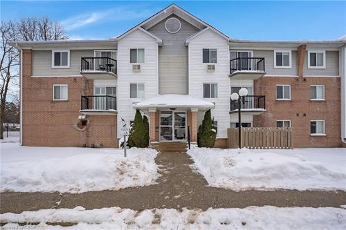 208-270 Eiwo Crt, Waterloo, ON, N2K3M6 | Card Image