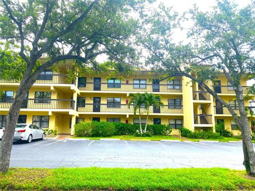 c211-425 30th Ave W, BRADENTON, FL, 34205-8032 | Card Image