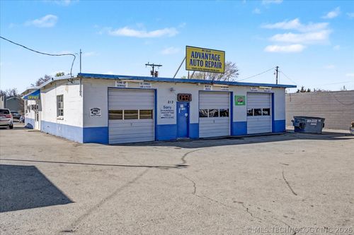 213 E Kenosha Street, Broken Arrow, OK, 74012 | Card Image