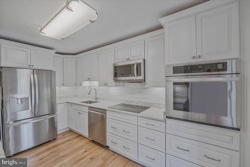 apt-807-309 Yoakum Pkwy, ALEXANDRIA, VA, 22304-3936 | Card Image