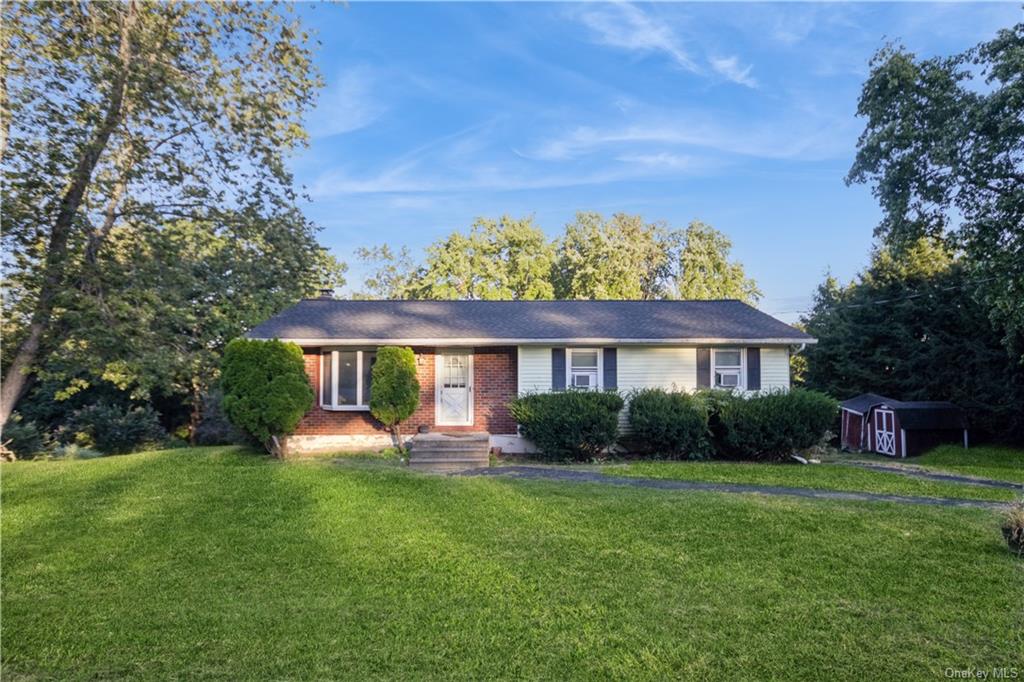 Felicello Dr, Marlboro, NY 12542