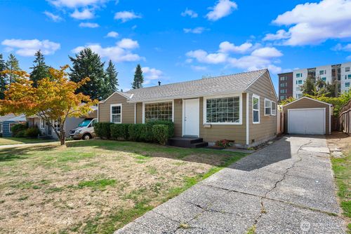 829 Ne 189th Street, Shoreline, WA, 98155 | Card Image