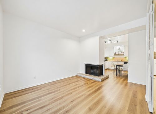 apt-24-2529 Rio Grande St, Austin, TX, 78705-4505 | Card Image