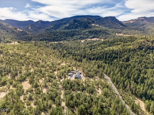 13021 E Antelope Rd, Eagle Point, OR, 97524-7996 | Card Image