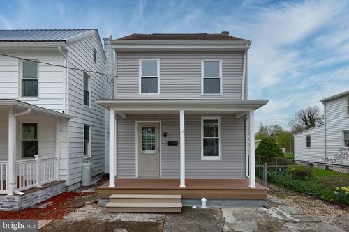 16 Juniata St, MIDDLETOWN, PA, 17057-1525 | Card Image