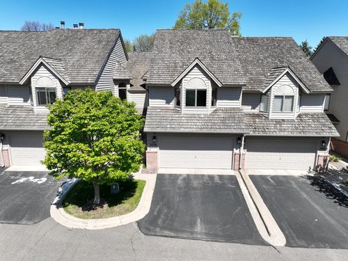 7476 Cahill Rd, Edina, MN, 55439-2732 | Card Image