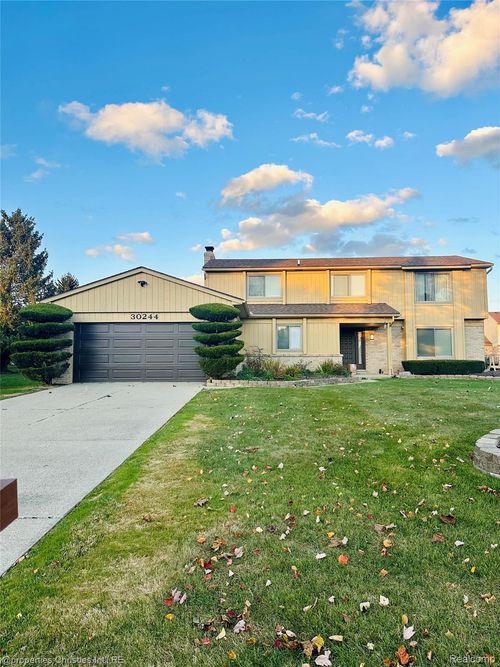 30244 Southampton Ln, Farmington Hills, MI, 48331-1729 | Card Image