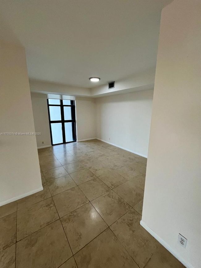 APT-2001 - 4000 Towerside Ter, Condo with 2 bedrooms, 2 bathrooms and null parking in Miami FL | Image 5