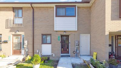 147 Fleetwood Cres, Condo with 3 bedrooms, 2 bathrooms and 1 parking in Brampton ON | Image 2