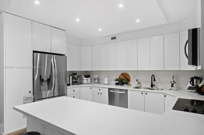 APT-237 - 141 Crandon Blvd, Condo with 3 bedrooms, 2 bathrooms and null parking in Key Biscayne FL | Image 7