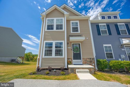 239 Homestead Dr, HANOVER, PA, 17331-8051 | Card Image