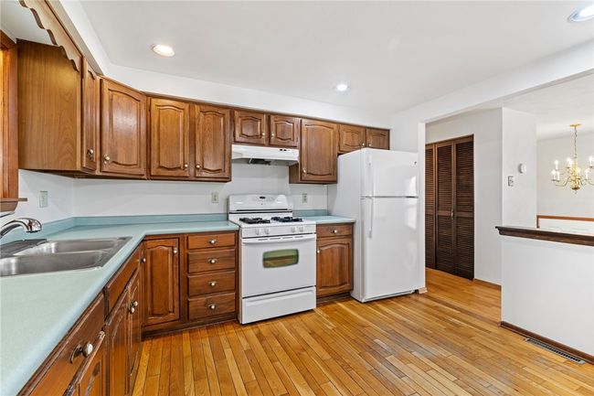 461 Willow St, House other with 3 bedrooms, 3 bathrooms and 2 parking in Springdale PA | Image 9