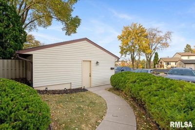 3776 Cedarwood Court, Condo with 2 bedrooms, 1 bathrooms and null parking in Bettendorf IA | Image 3