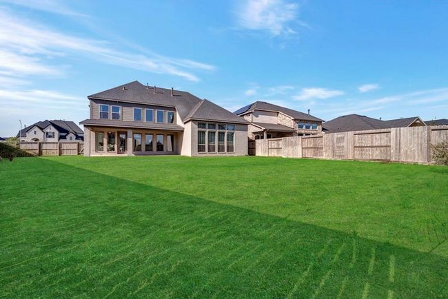 Expansive side yard could be a great spot for a garden. | Image 34