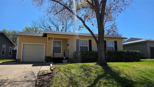 2137 San Jose Dr, Fort Worth, TX, 76112-3811 | Card Image