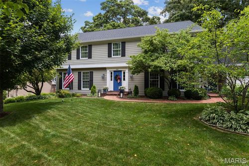 545 Webster Forest Dr, Webster Groves, MO, 63119-3939 | Card Image