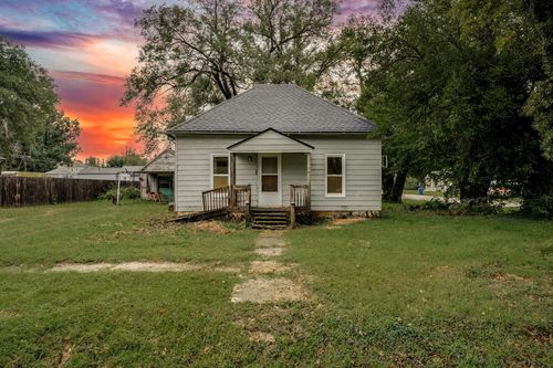 317 W 6th Ave, Belle Plaine, KS, 67013-8824 | Card Image