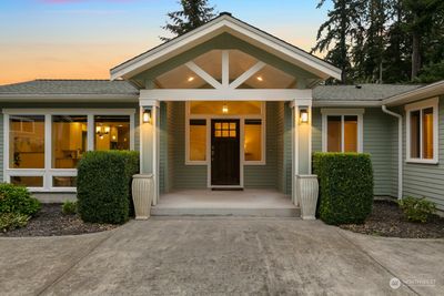 15422 Se 42nd Street, House other with 4 bedrooms, 2 bathrooms and 2 parking in Bellevue WA | Image 2