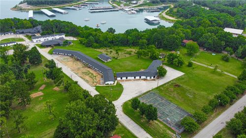 2 Crestline Dr, Bull Shoals, AR, 72619-3930 | Card Image