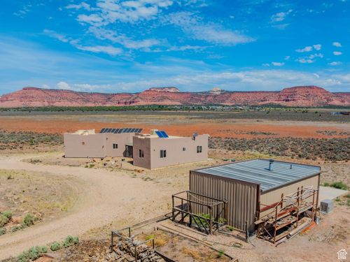 5255 Eight Mile Gap Rd, Kanab, UT, 84741-4261 | Card Image