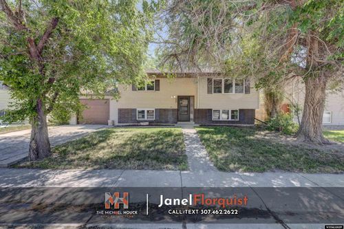 451 Curtis St, Evansville, WY, 82636-8574 | Card Image