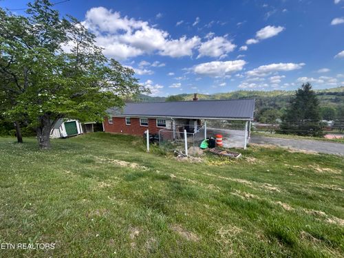 225 Rose Dr, Tazewell, TN, 37879-3313 | Card Image