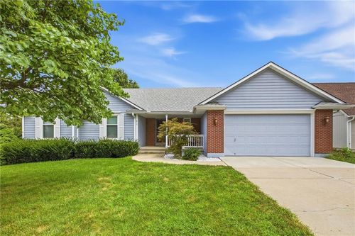 813 Sw Foxtail Dr, Grain Valley, MO, 64029-9723 | Card Image