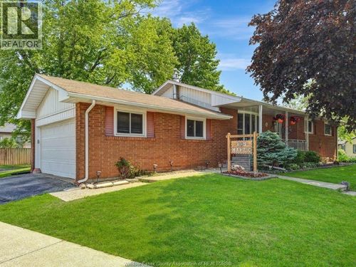 305 Maple Ave, Lasalle, ON, N9J1P1 | Card Image