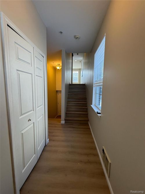 575 Summerfield Drive, Westland, MI, 48185 | Card Image