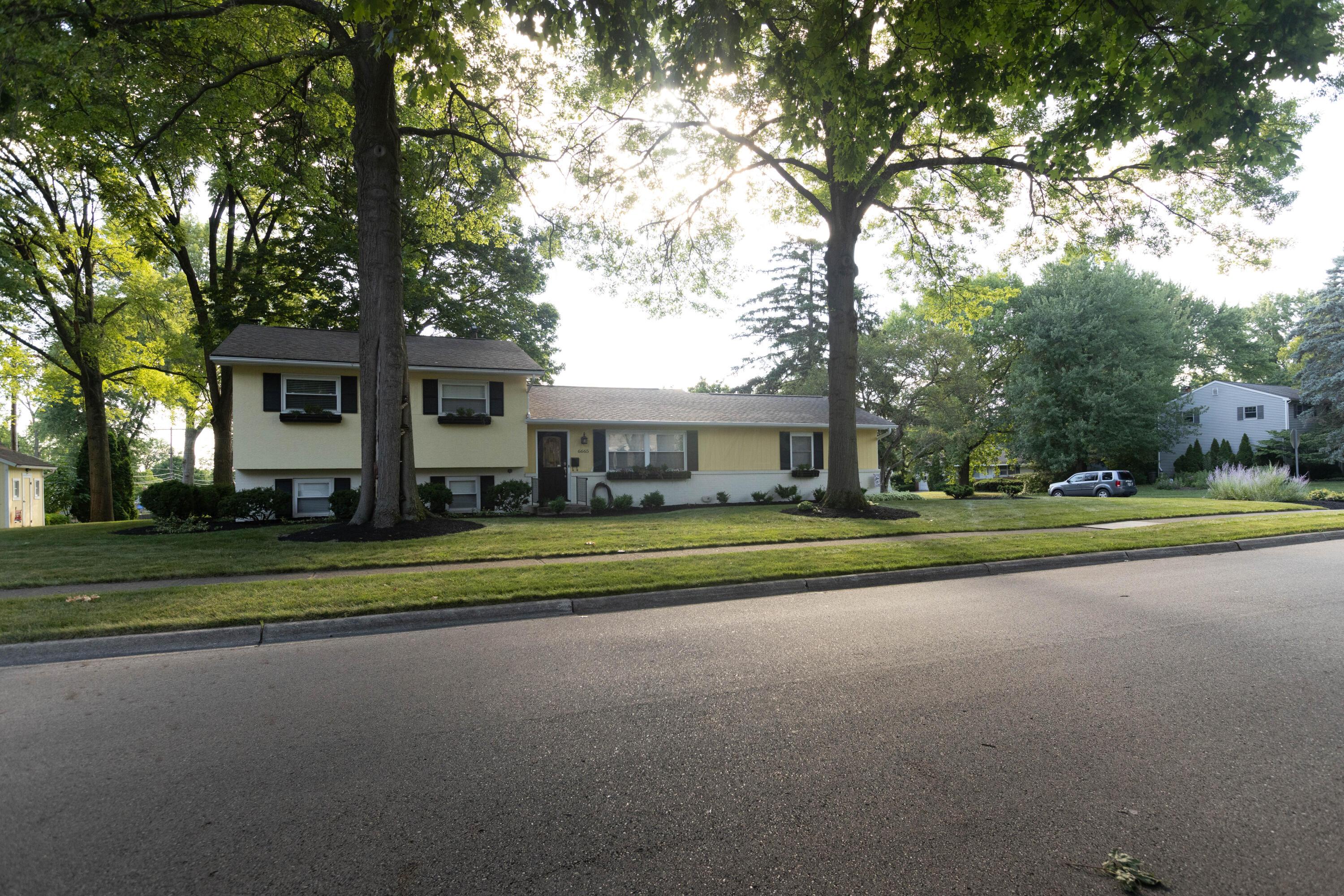 Stenten St, Worthington, OH 43085