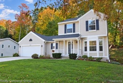 2250 Chelsea Dr Ne, Grand Rapids, MI, 49505-5762 | Card Image