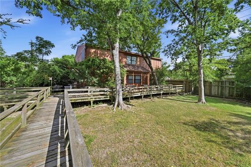 16-3923 Old Oaks Dr, Bryan, TX, 77802-4705 | Card Image