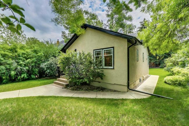 409 12 Avenue Nw, Home with 2 bedrooms, 1 bathrooms and 2 parking in Calgary AB | Image 10